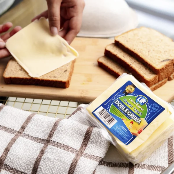 Queso doble crema tajado de 400 gr de Lácteos Colombia